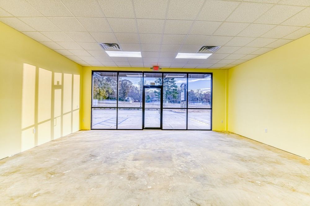 Cox Creek Plaza: 750 Cox Creek Pkwy, Florence, AL 35630